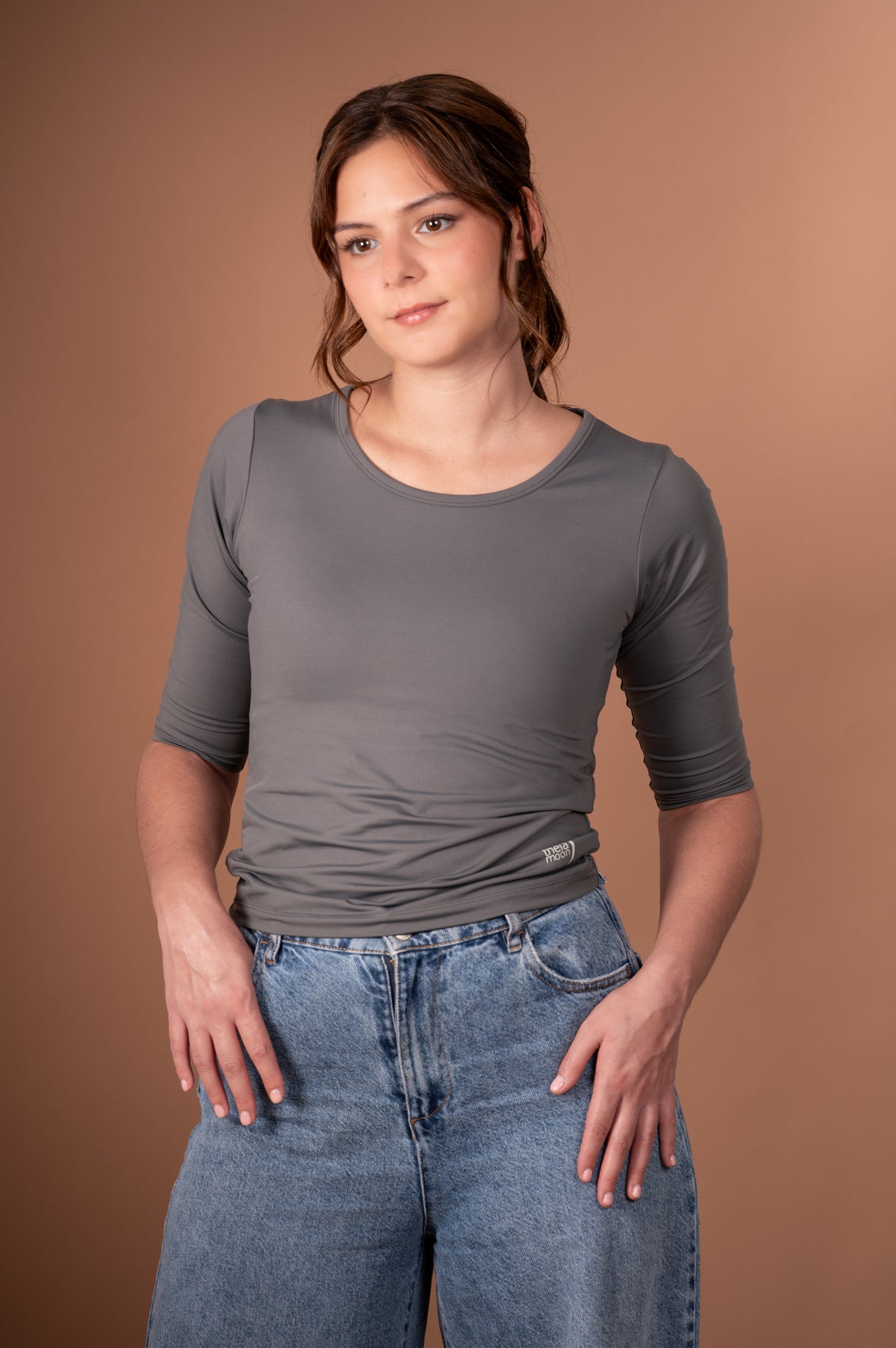 Création d'images de campagne pour une marque de vêtements activewear et bien-être.