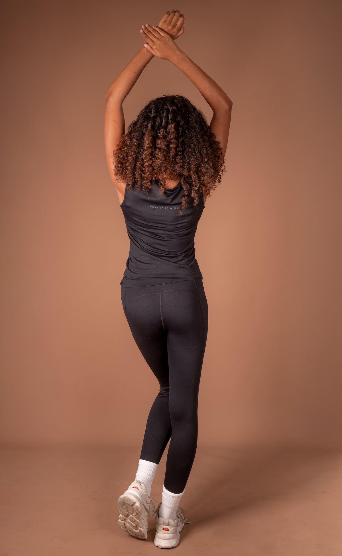 Shooting éditorial conçu pour renforcer l'univers visuel et l'identité d'une marque.