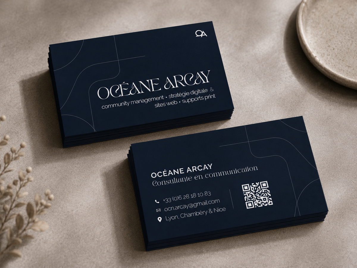 Création de carte de visite à Lyon pour une consultante en communication spécialisée en stratégie digitale et community management.