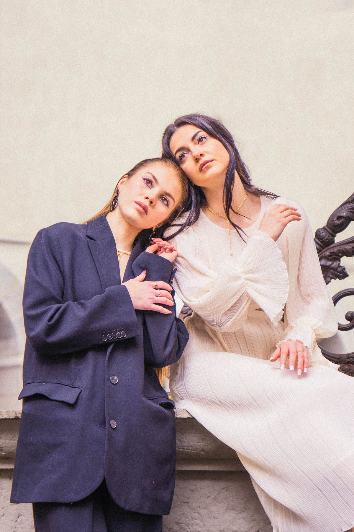 Photographie editoriale mode mettant en valeur le stylisme, le maquillage et la direction artistique.