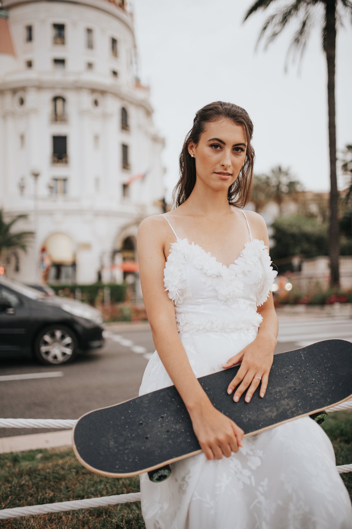 Creation d'un univers visuel coherent pour une marque de robes de mariee et sa communication digitale.